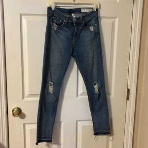 Rag and bone distressed high rise capri skinny jeans a size 29
